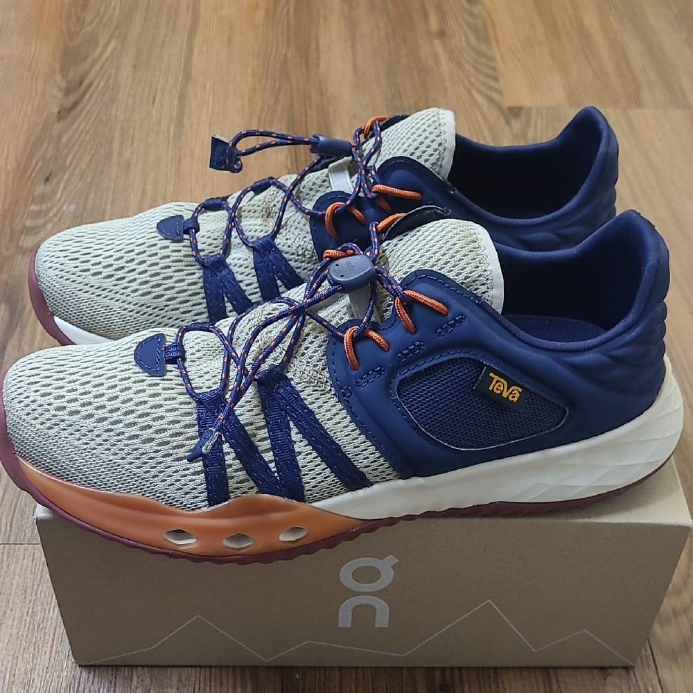 Teva‎ Blue and Cream Sneakers used good condition zise 8.5 for women.